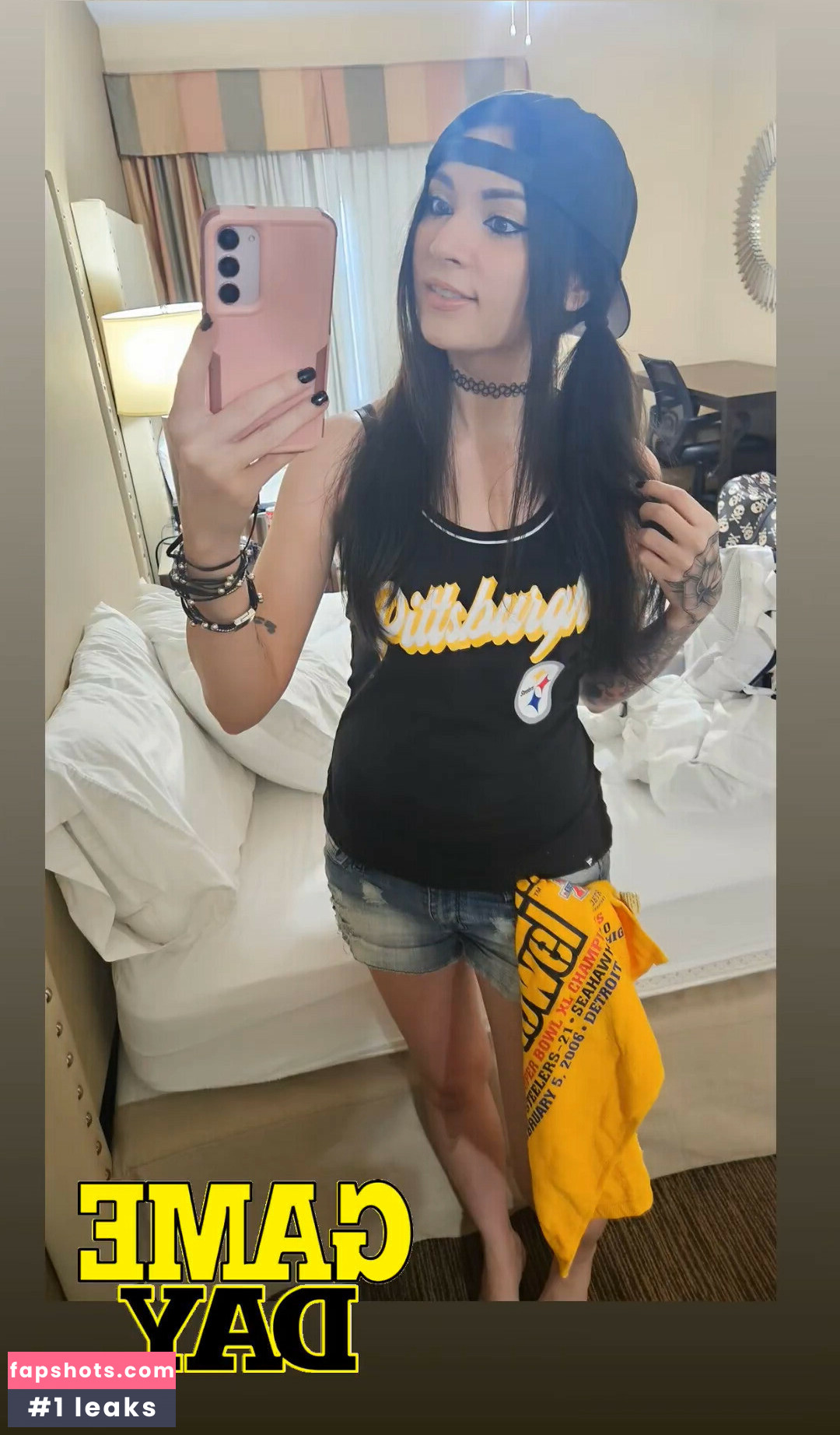 MelonieMac gallery photo #73