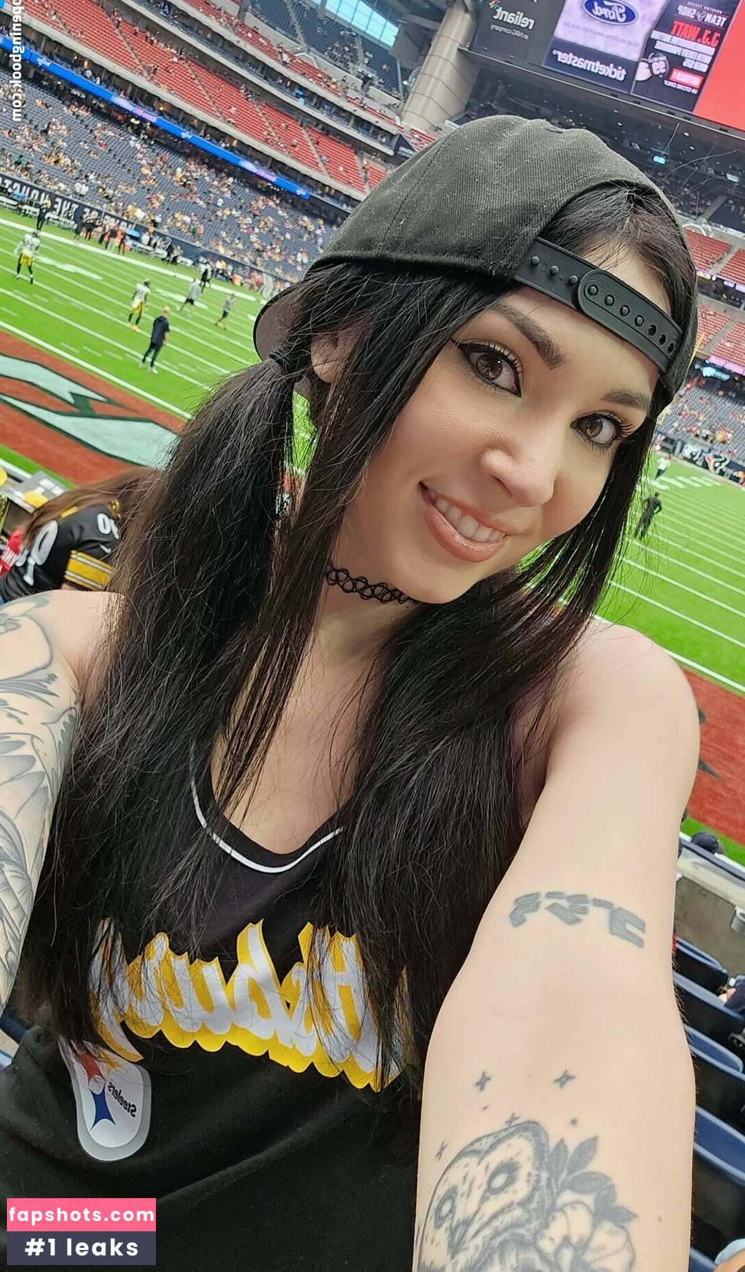 MelonieMac gallery photo #75