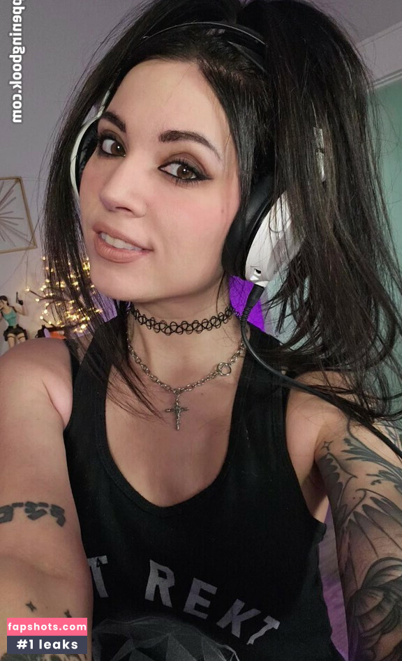 MelonieMac gallery photo #76