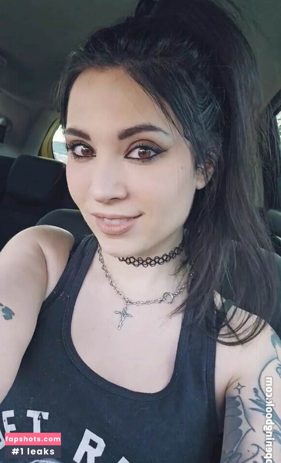 MelonieMac gallery photo #77