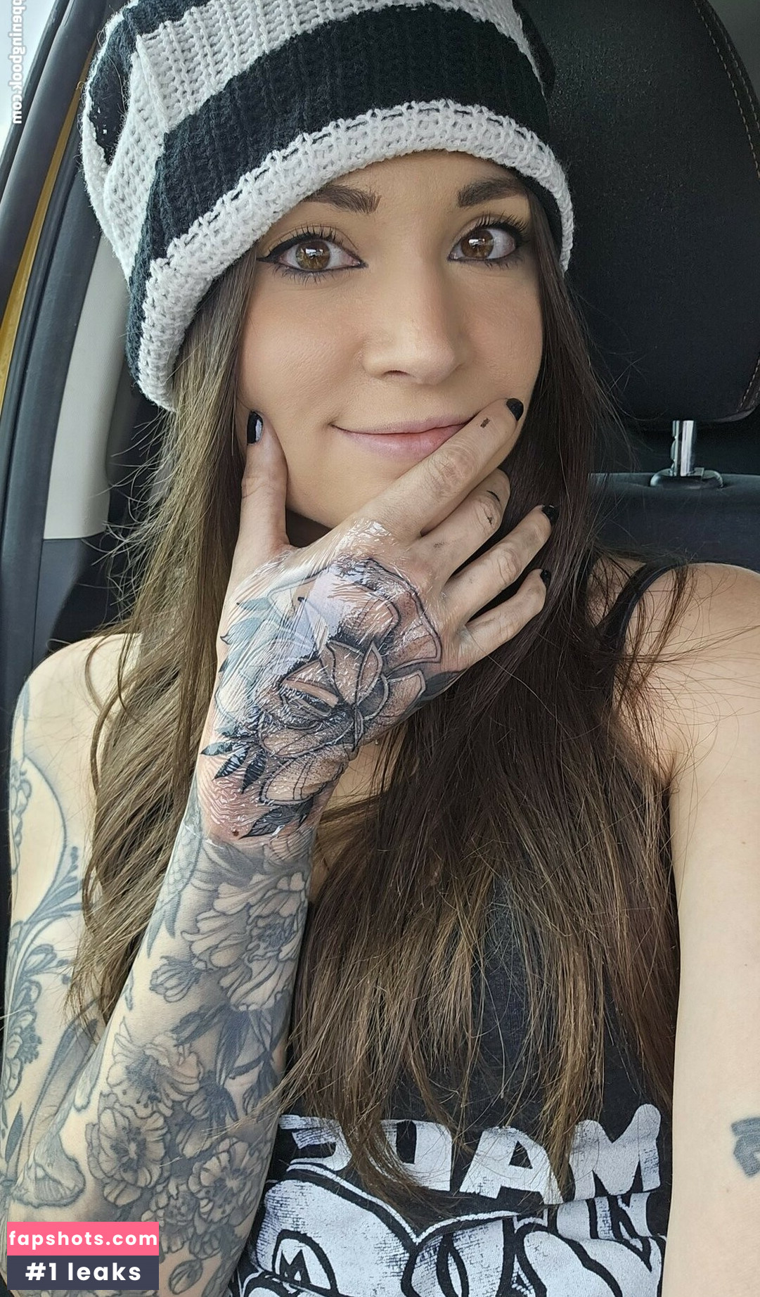 MelonieMac gallery photo #83