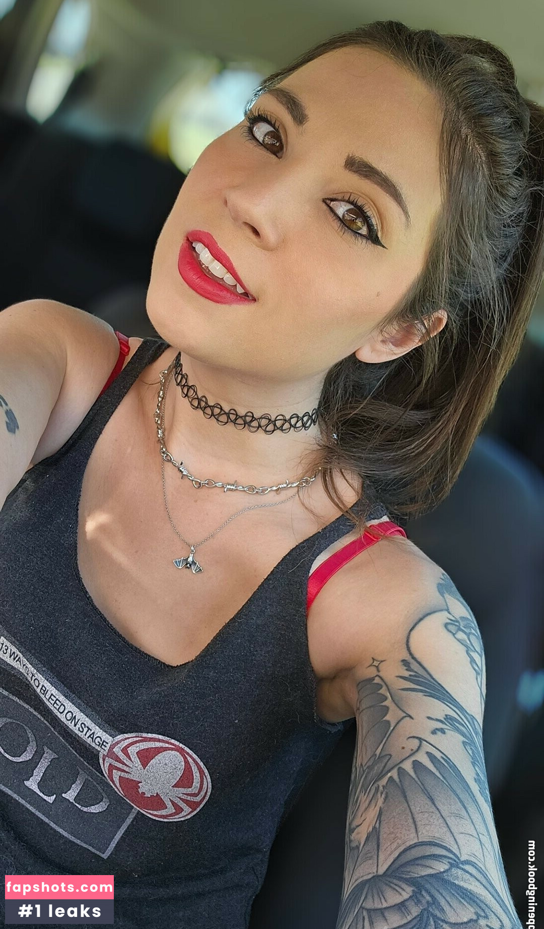 MelonieMac gallery photo #88