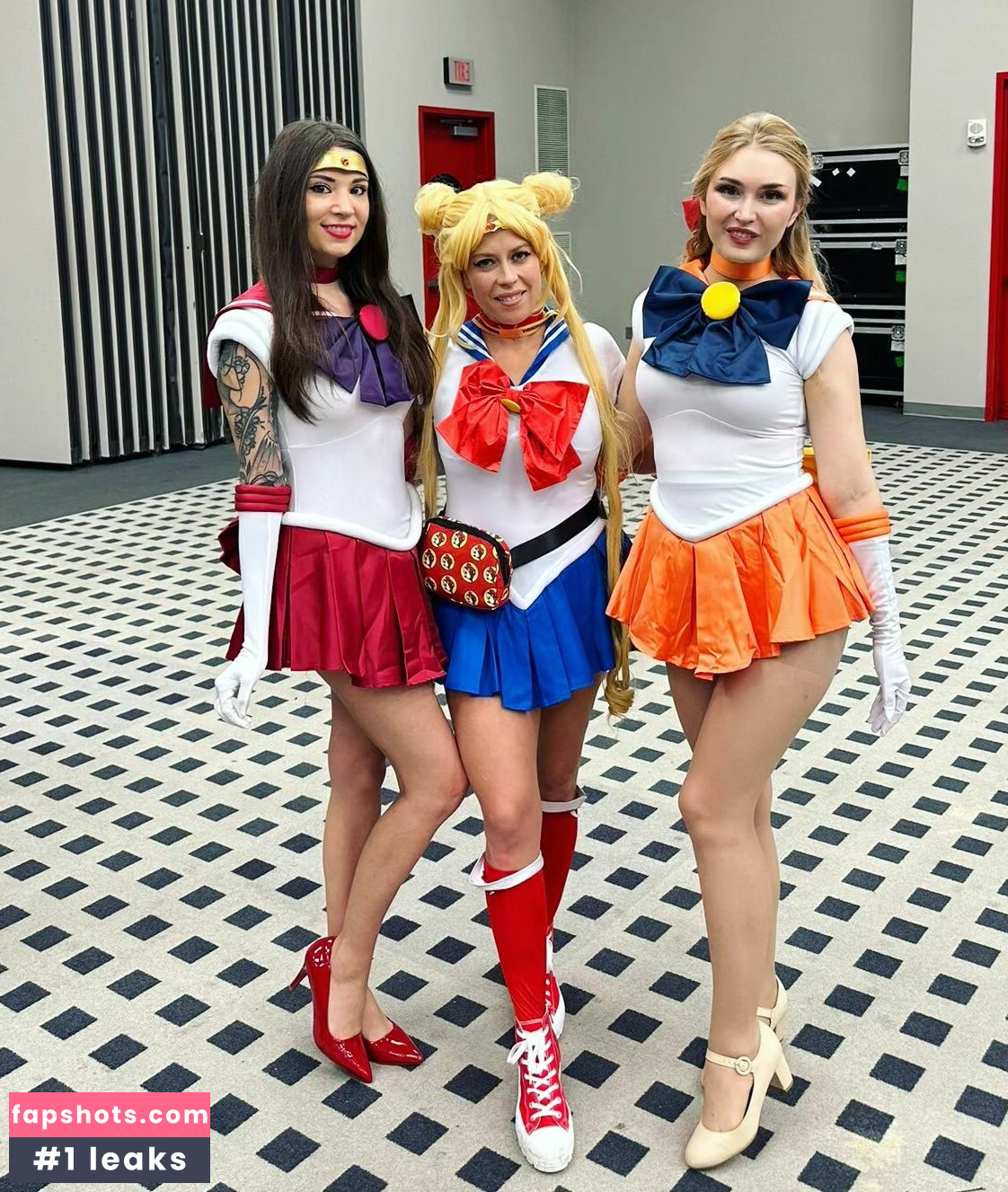 MelonieMac gallery photo #92