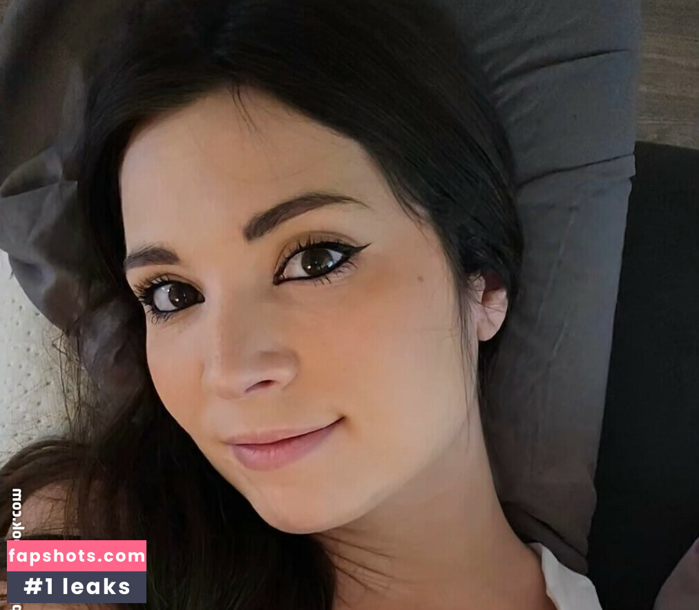 MelonieMac gallery photo #95