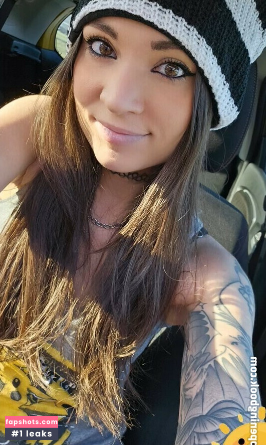 MelonieMac gallery photo #97