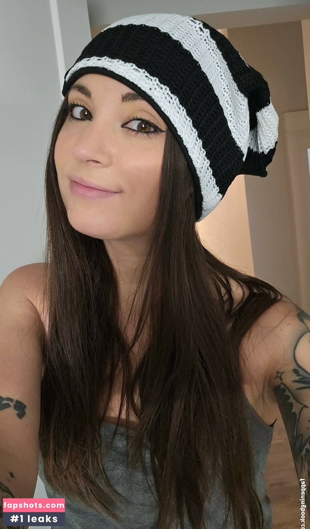 MelonieMac gallery photo #99