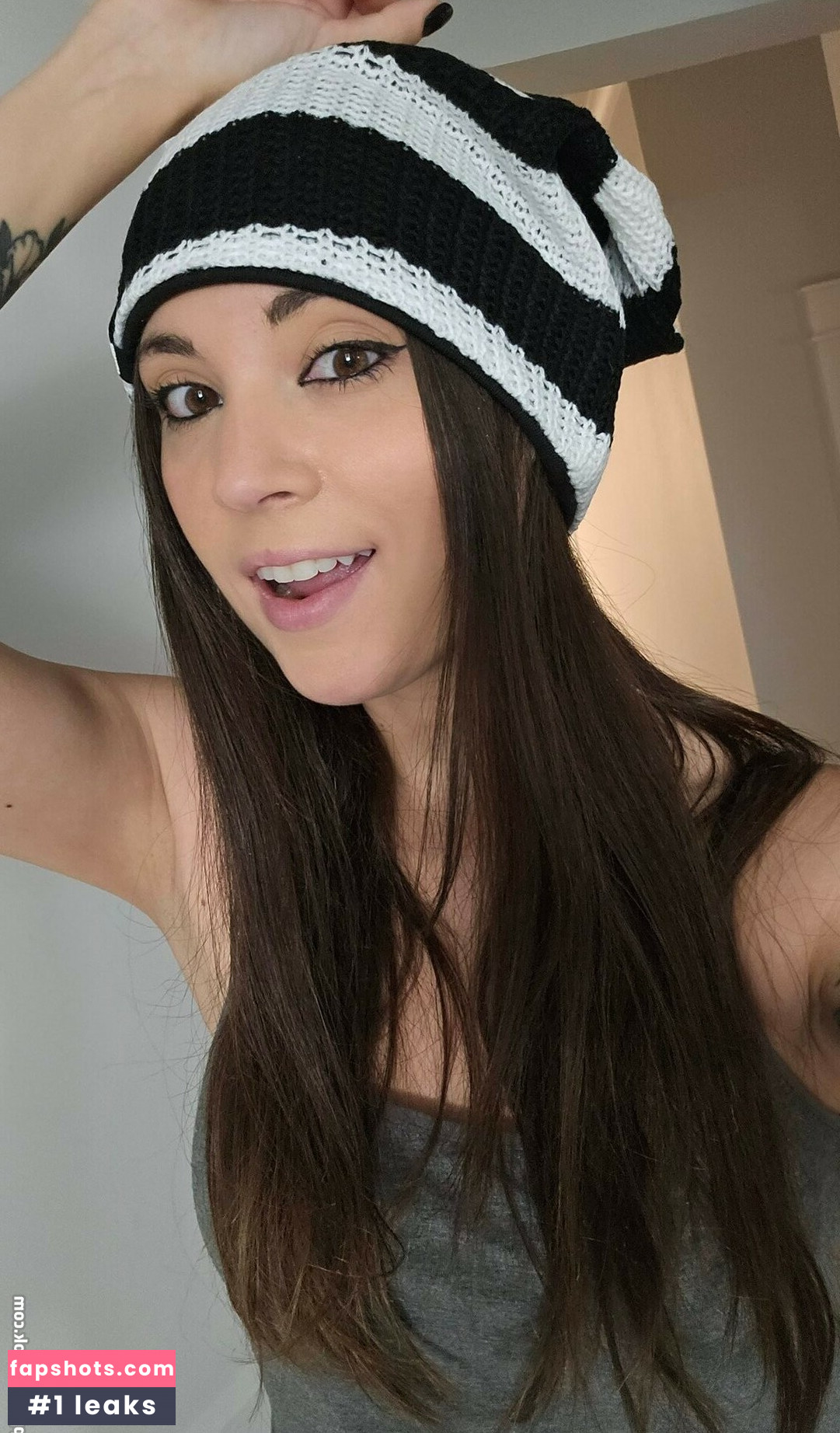 MelonieMac gallery photo #100