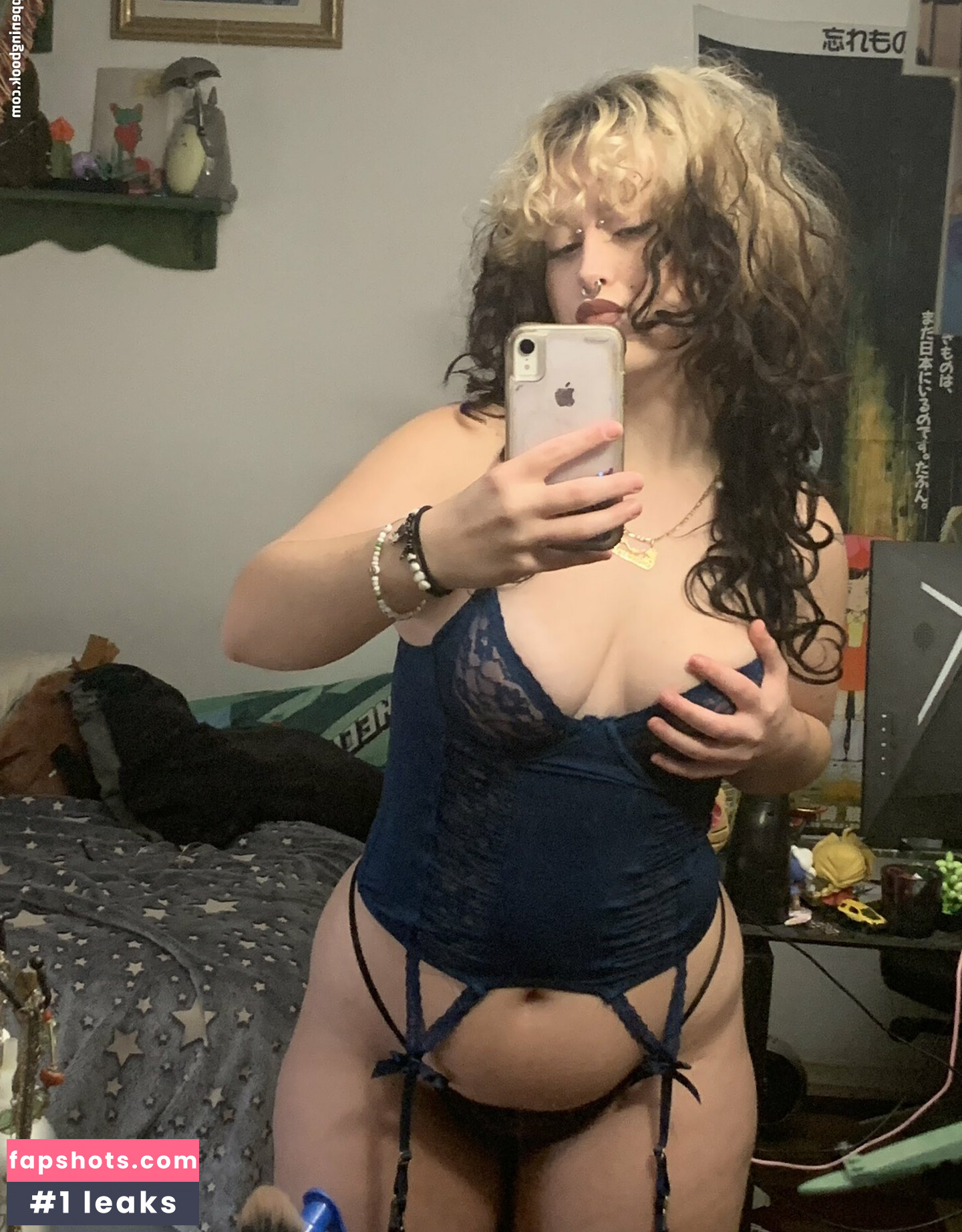 Meltyoureyelids nude babe gallery