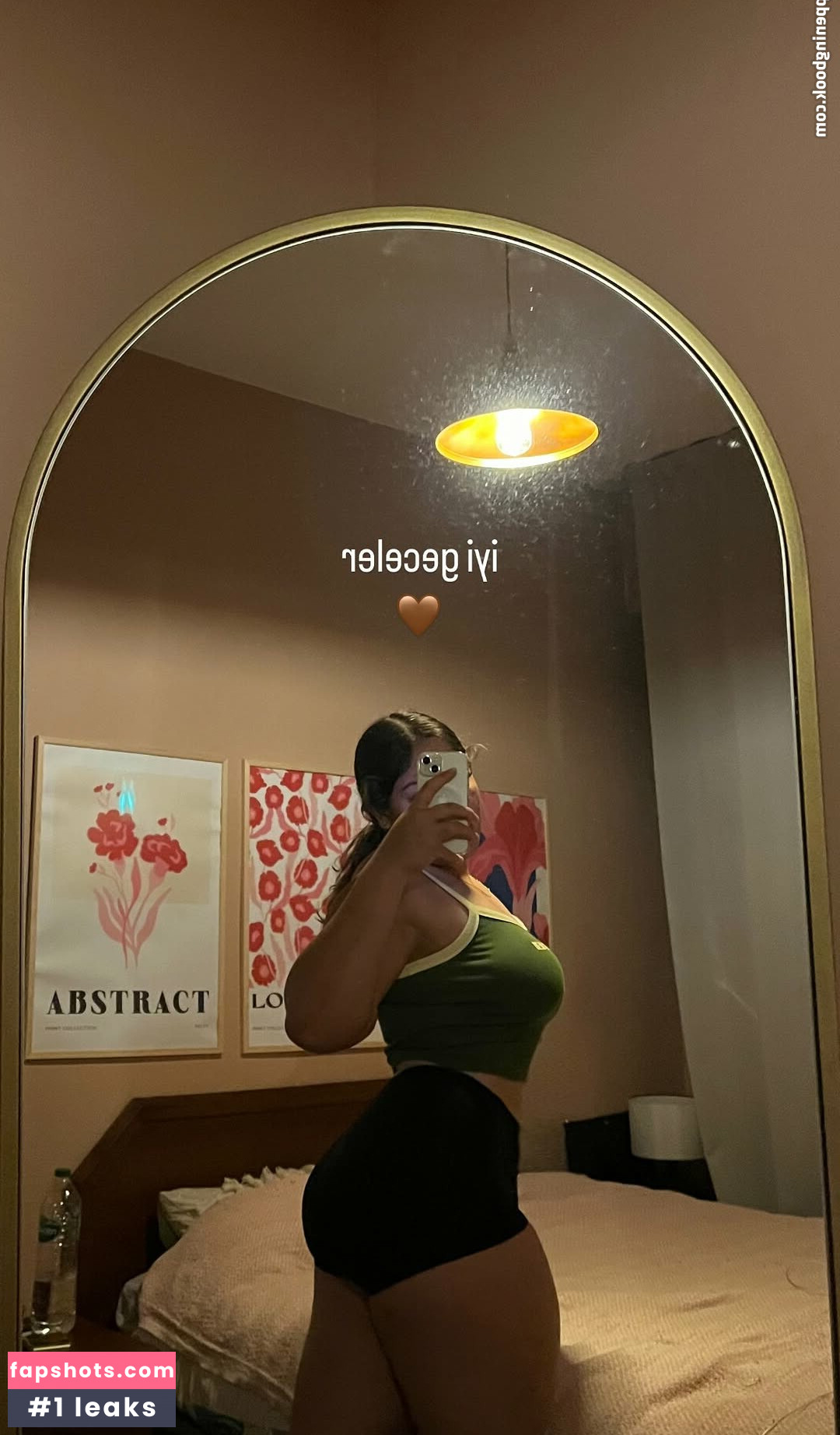 Menekşe Nur Fırat gallery photo #2