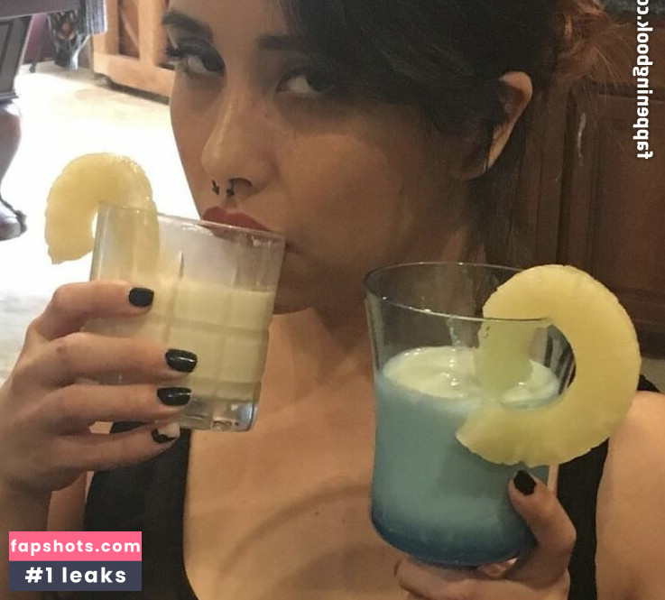 Menstrualbloodbath nude babe gallery