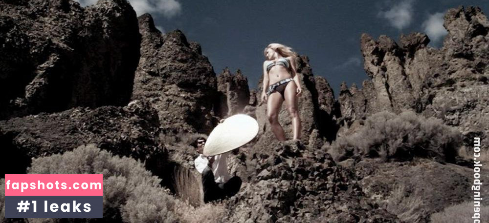 Mercedes McNab gallery photo #15