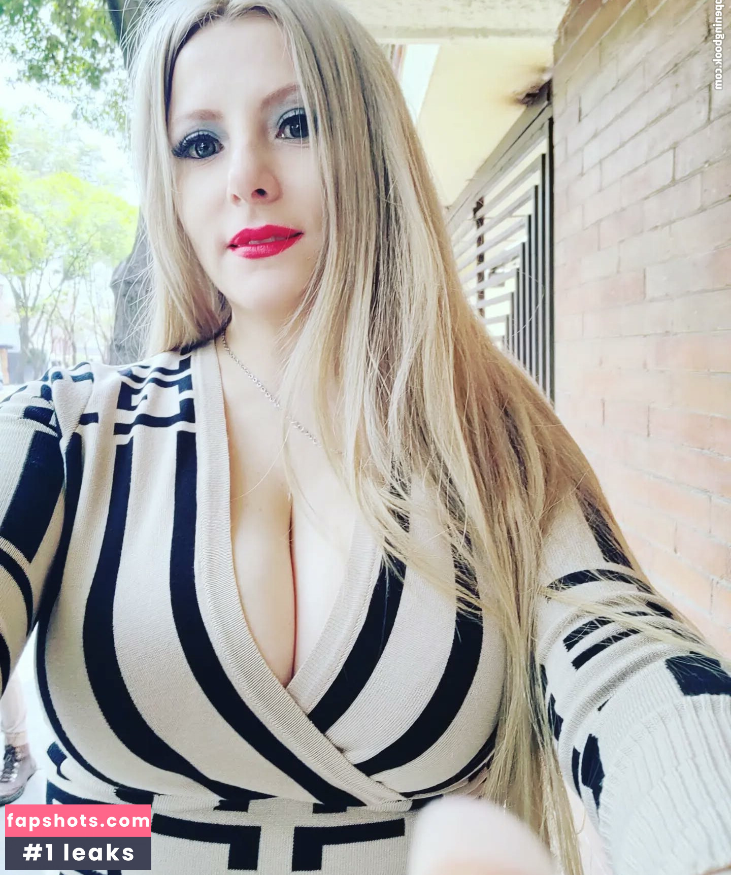 Mercedes Regina nude babe gallery