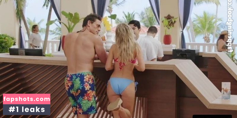 Meredith Hagner gallery photo #11