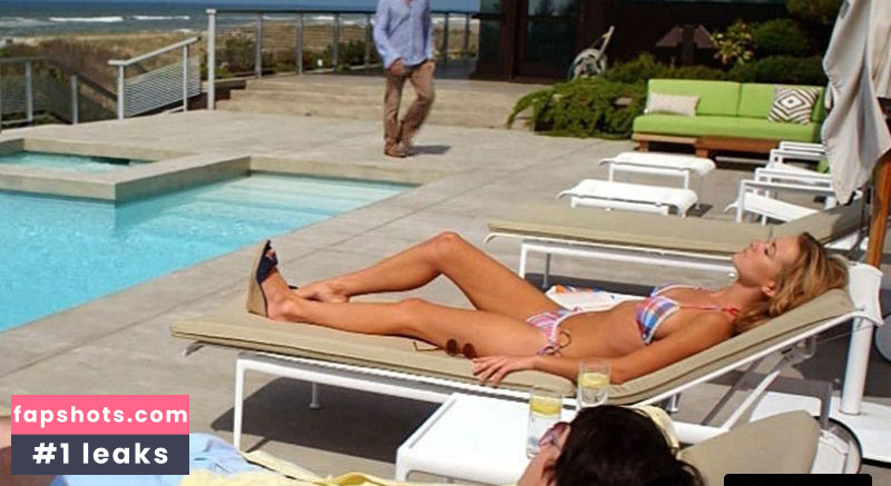 Meredith Hagner gallery photo #13