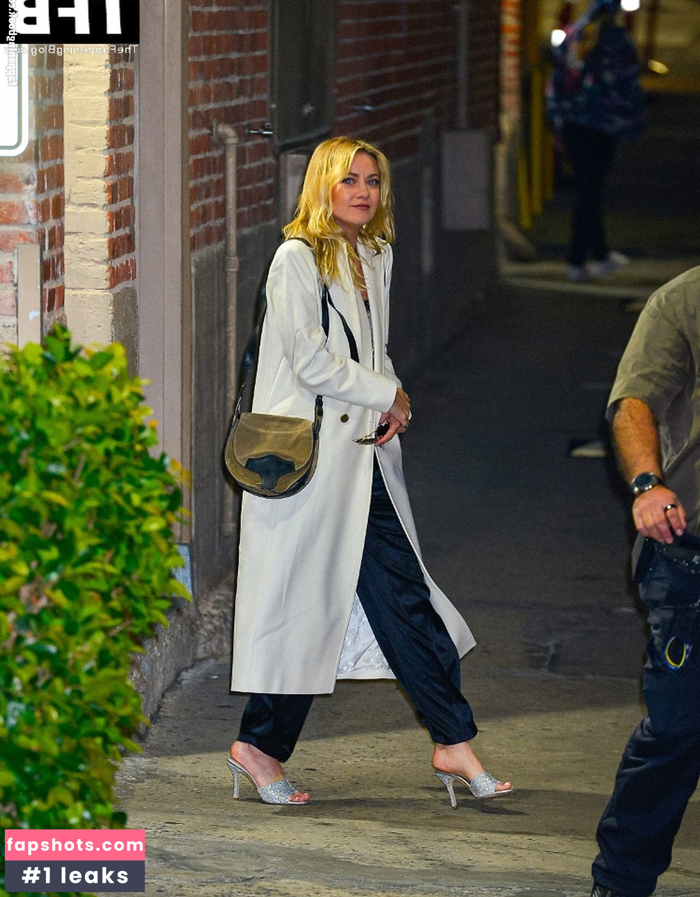 Meredith Hagner gallery photo #25