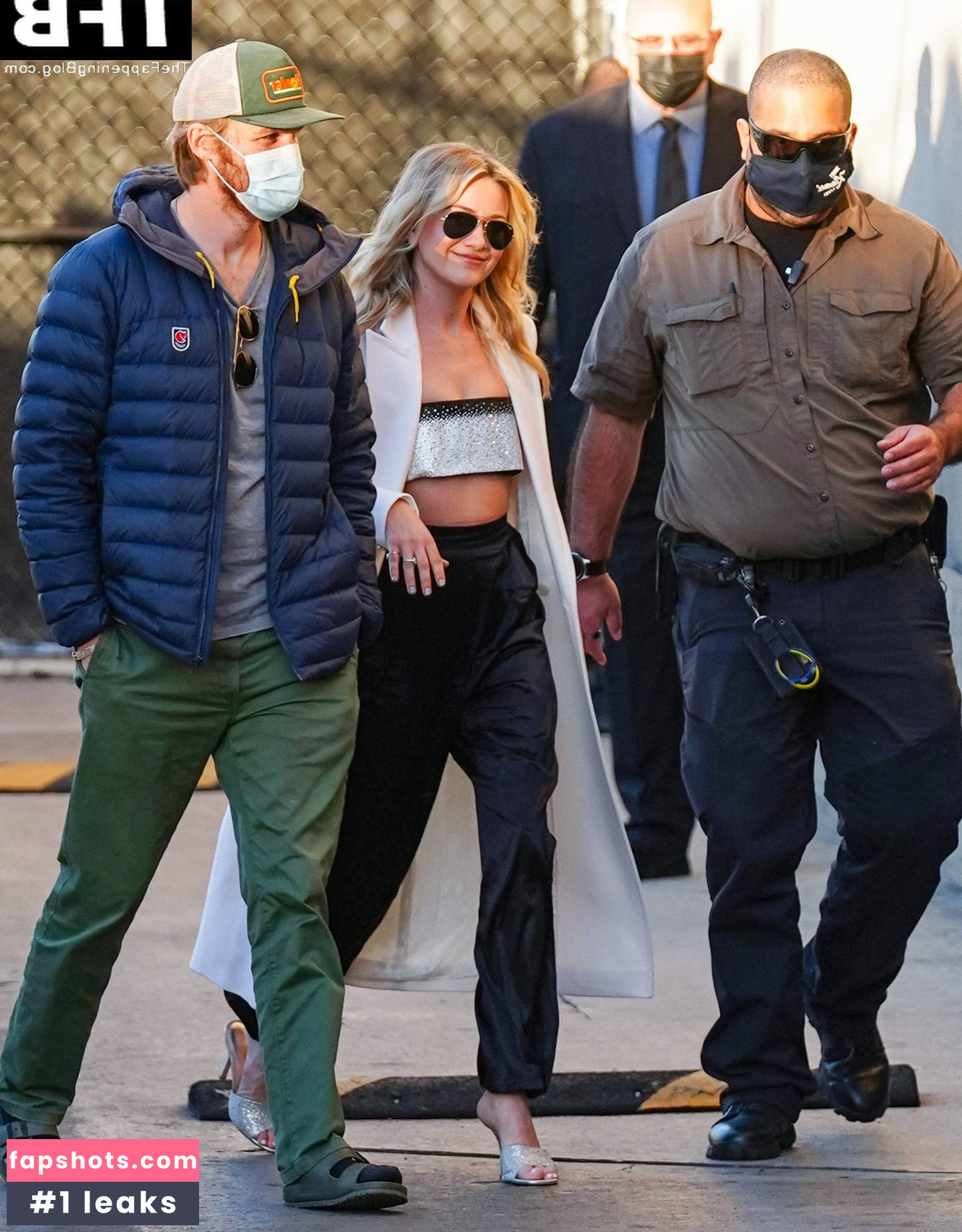 Meredith Hagner gallery photo #41