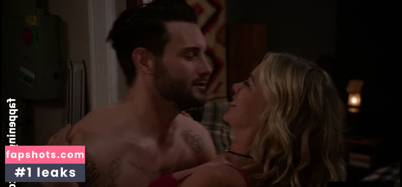 Meredith Hagner gallery photo #7