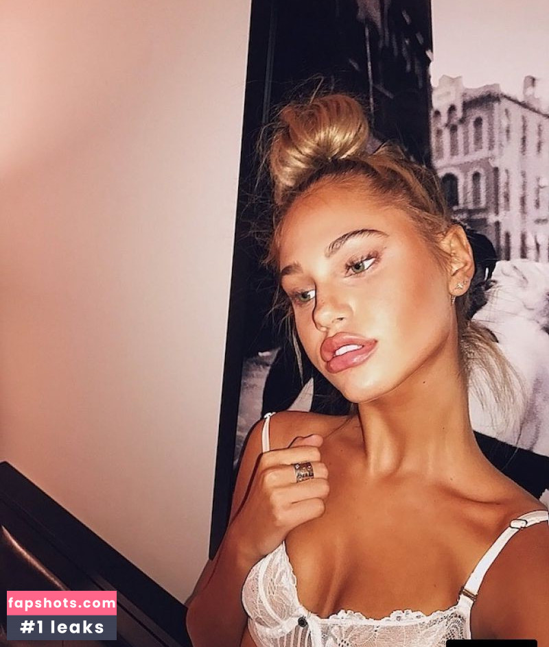 Meredith Mickelson Nude Leaks OnlyFans Photos #19 - LeakJerk