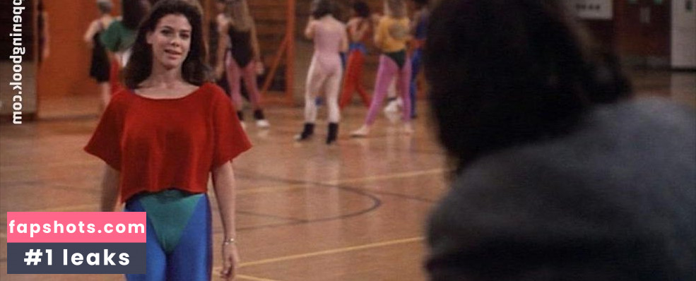 Meredith Salenger nude babe gallery