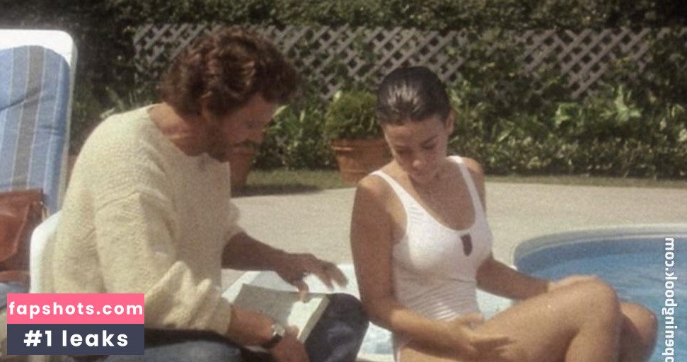 Meredith Salenger gallery photo #9