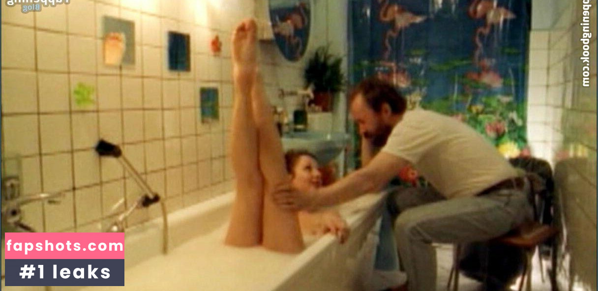 Meret Becker gallery photo #12