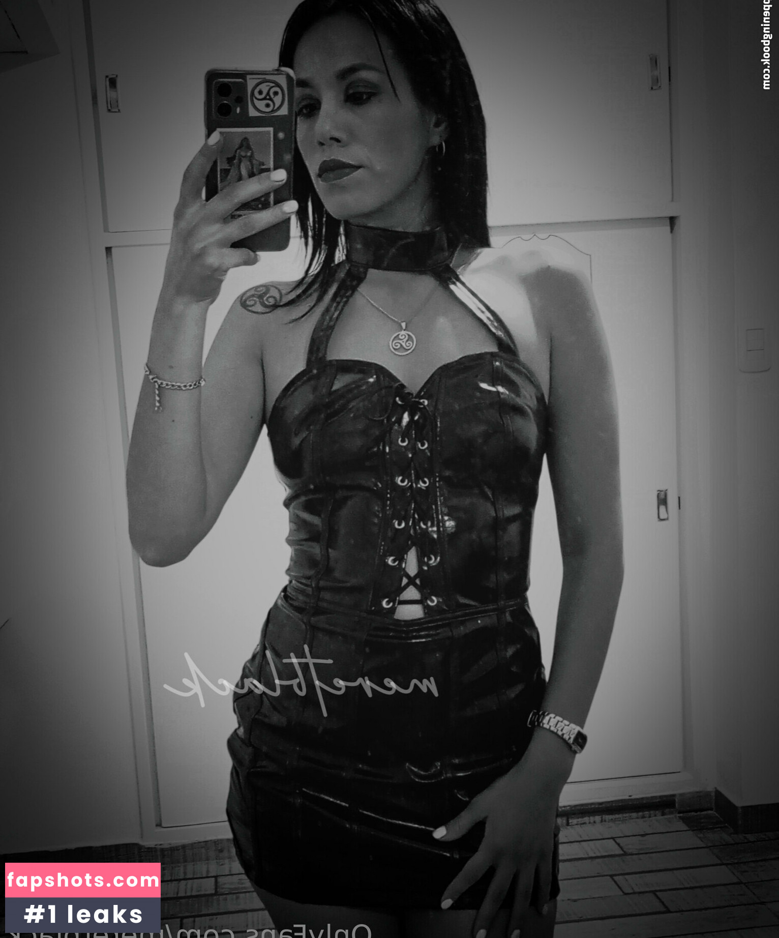 meretblack gallery photo #4