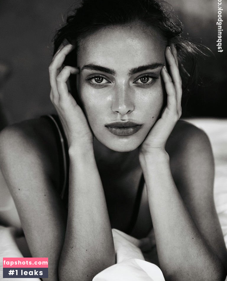 Meri Gulin gallery photo #26