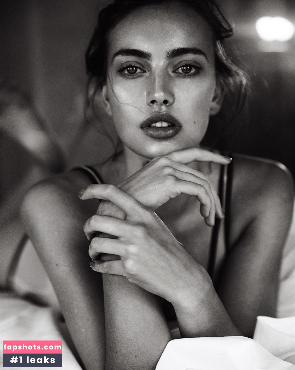 Meri Gulin gallery photo #36