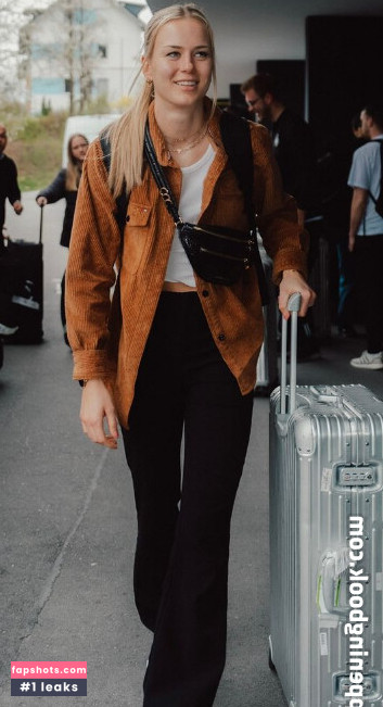 Merle Frohms nude babe gallery