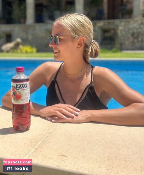 Merle Frohms gallery photo #6