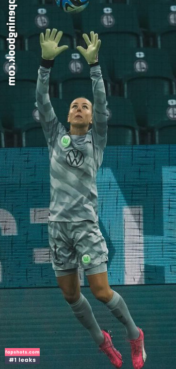 Merle Frohms gallery photo #7