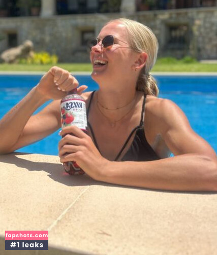 Merle Frohms gallery photo #9