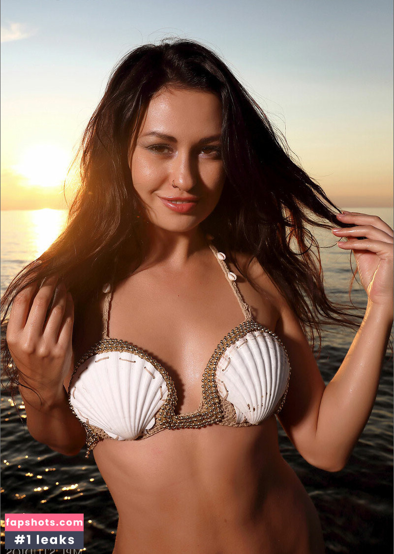 Mermaid Mila gallery photo #3