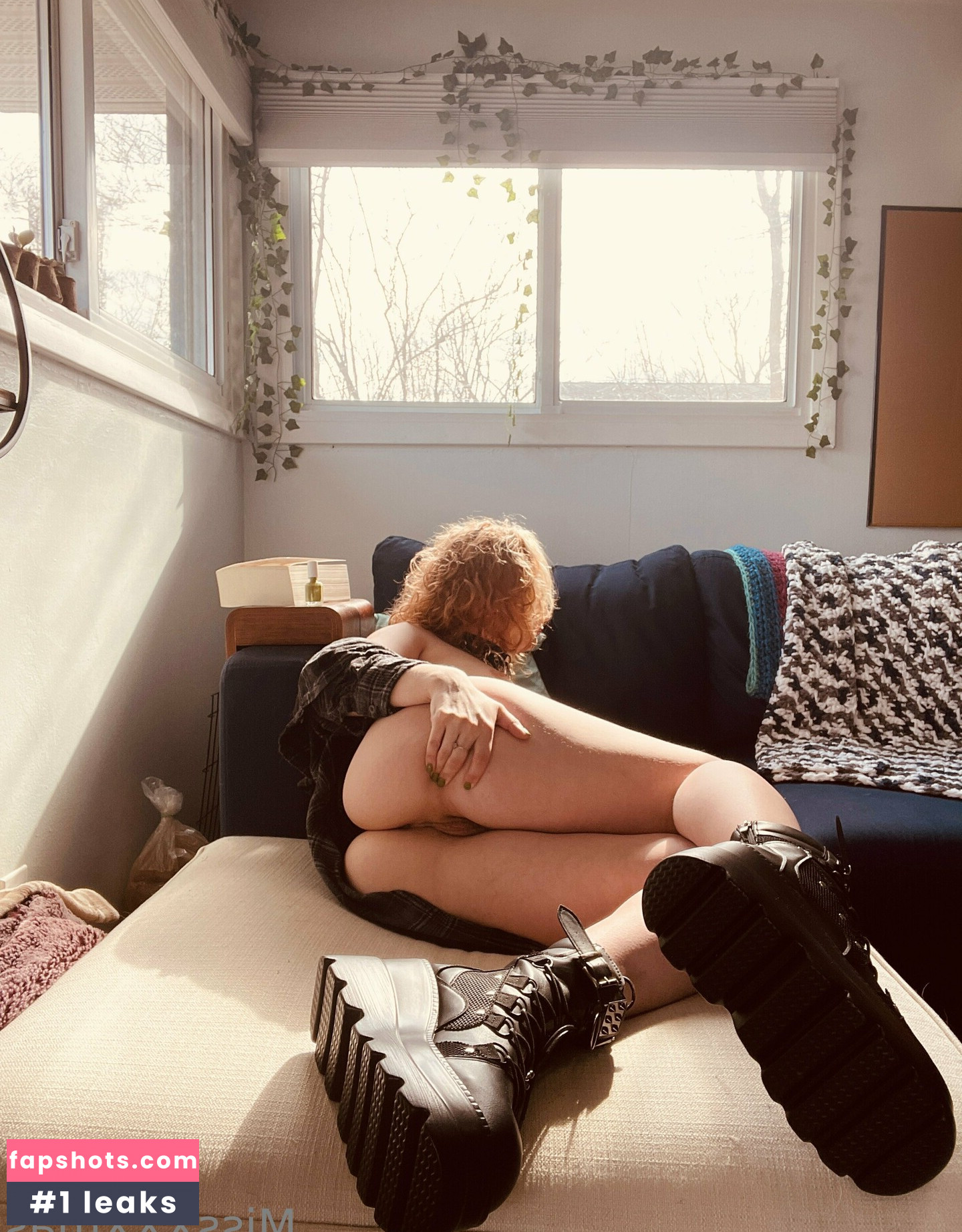 MerryMissXXXmas gallery photo #2