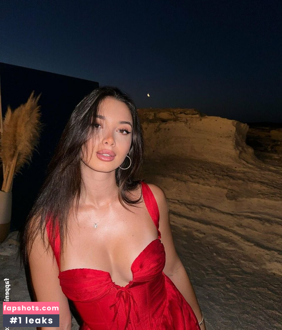 Merve Cin gallery photo #6