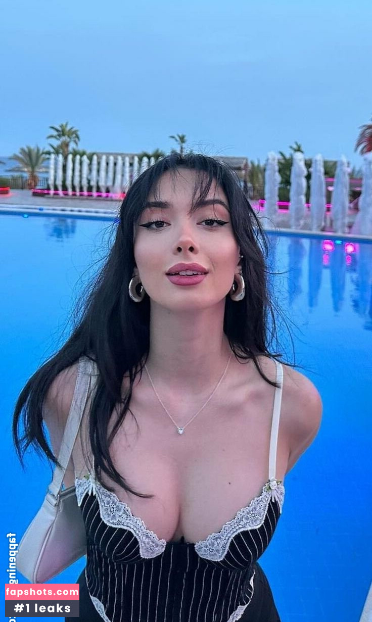 Merve Cin gallery photo #7