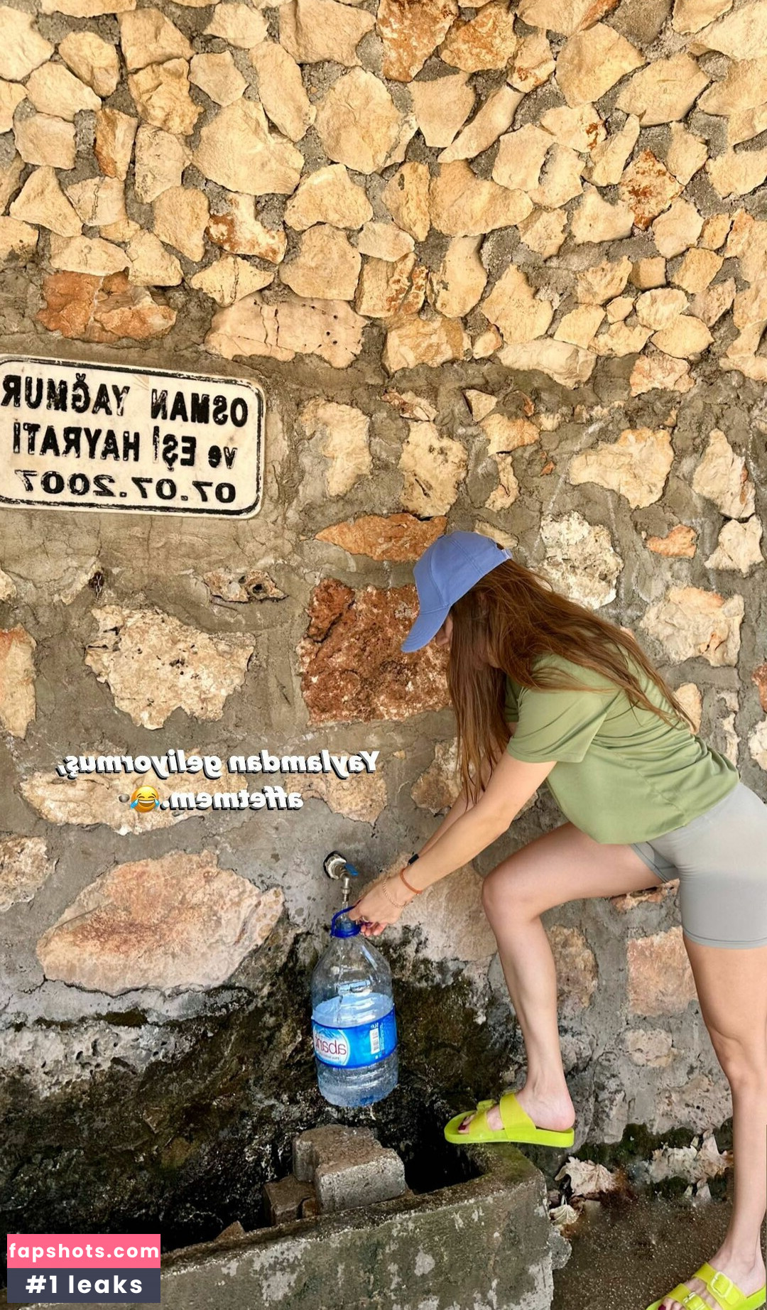 Merve Elmas gallery photo #22