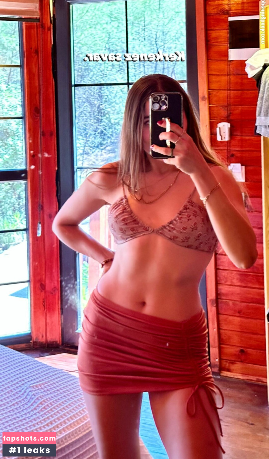 Merve Elmas gallery photo #25