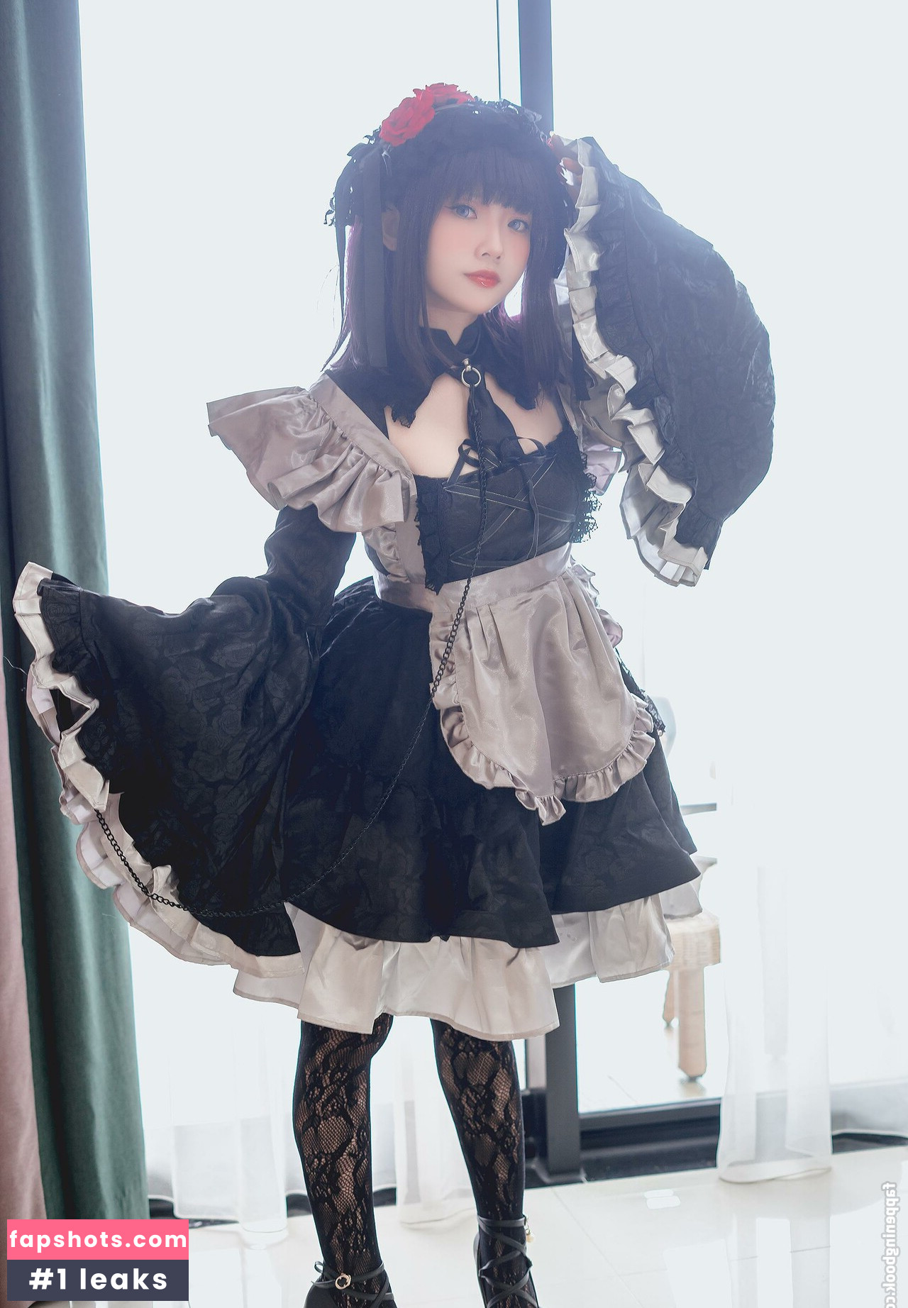 Messie Huang gallery photo #11