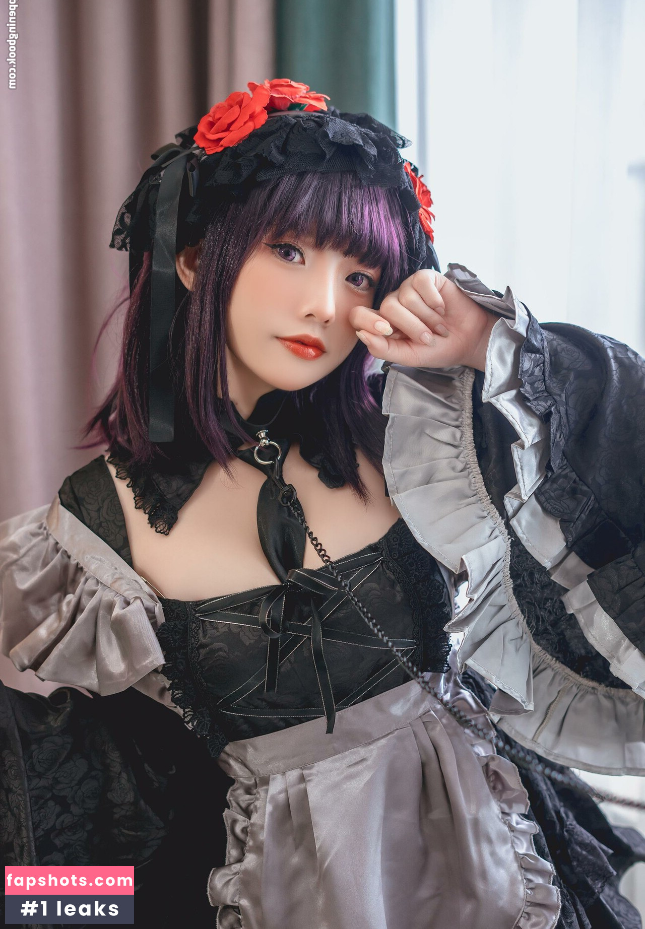 Messie Huang gallery photo #12