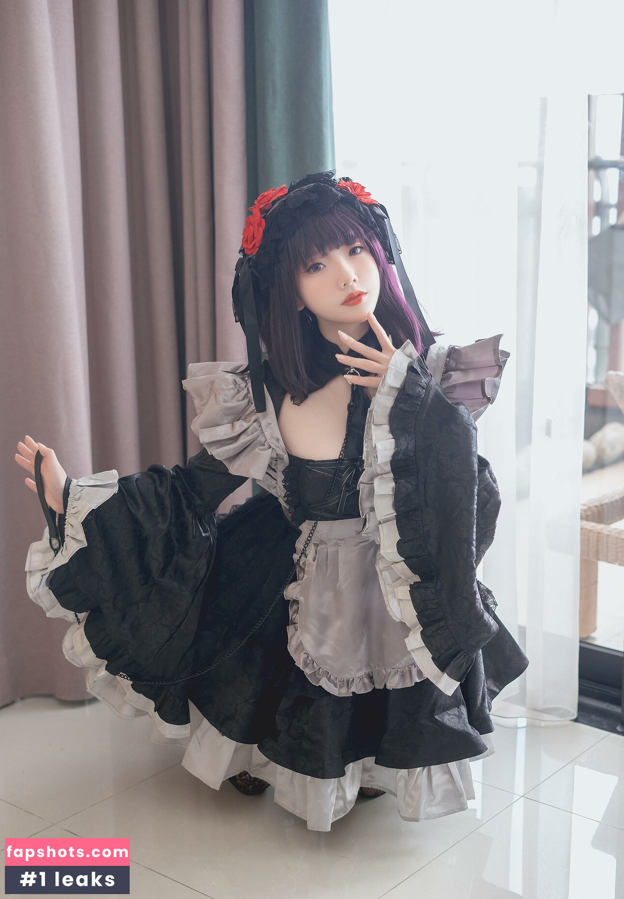 Messie Huang gallery photo #17