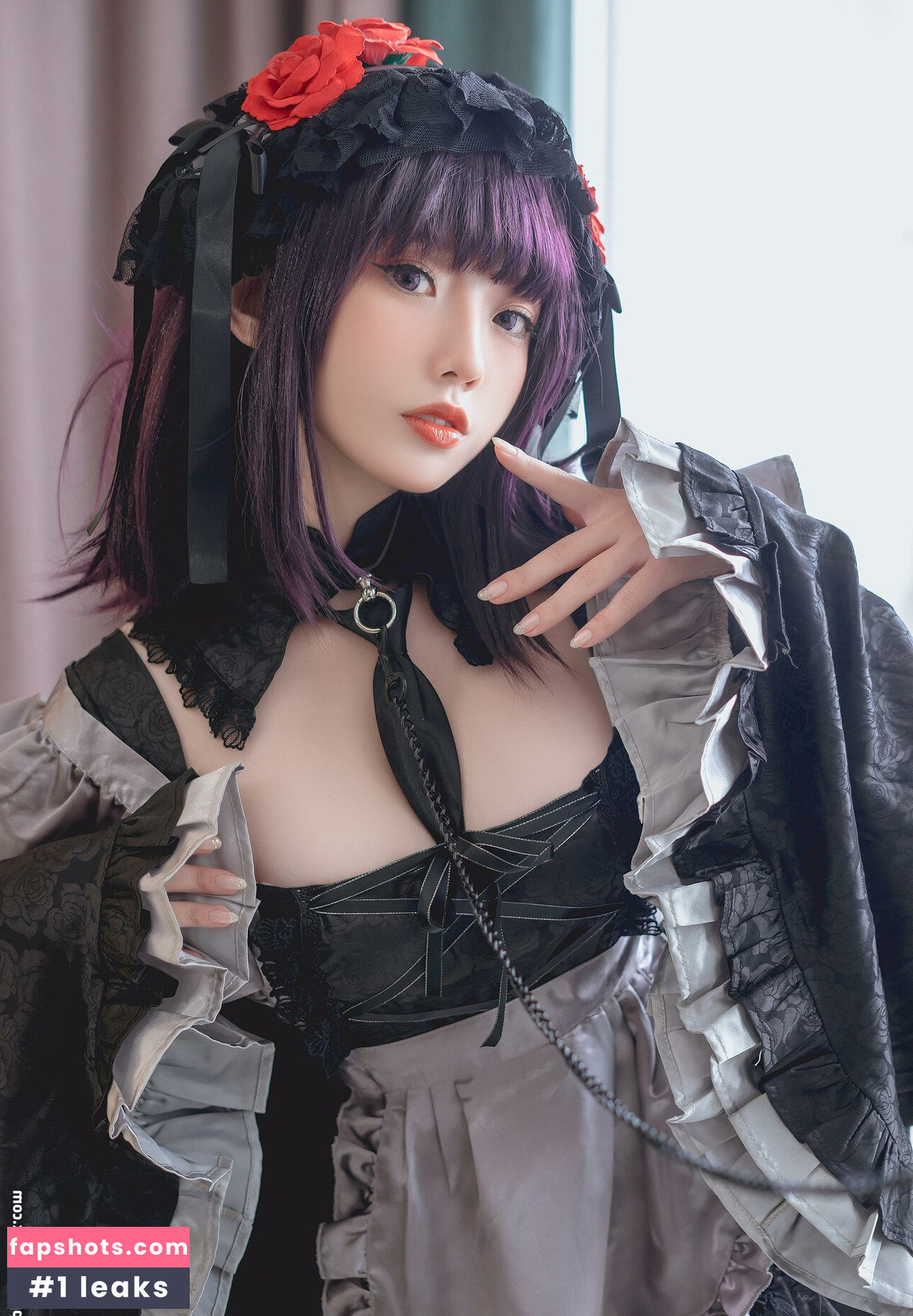 Messie Huang gallery photo #19