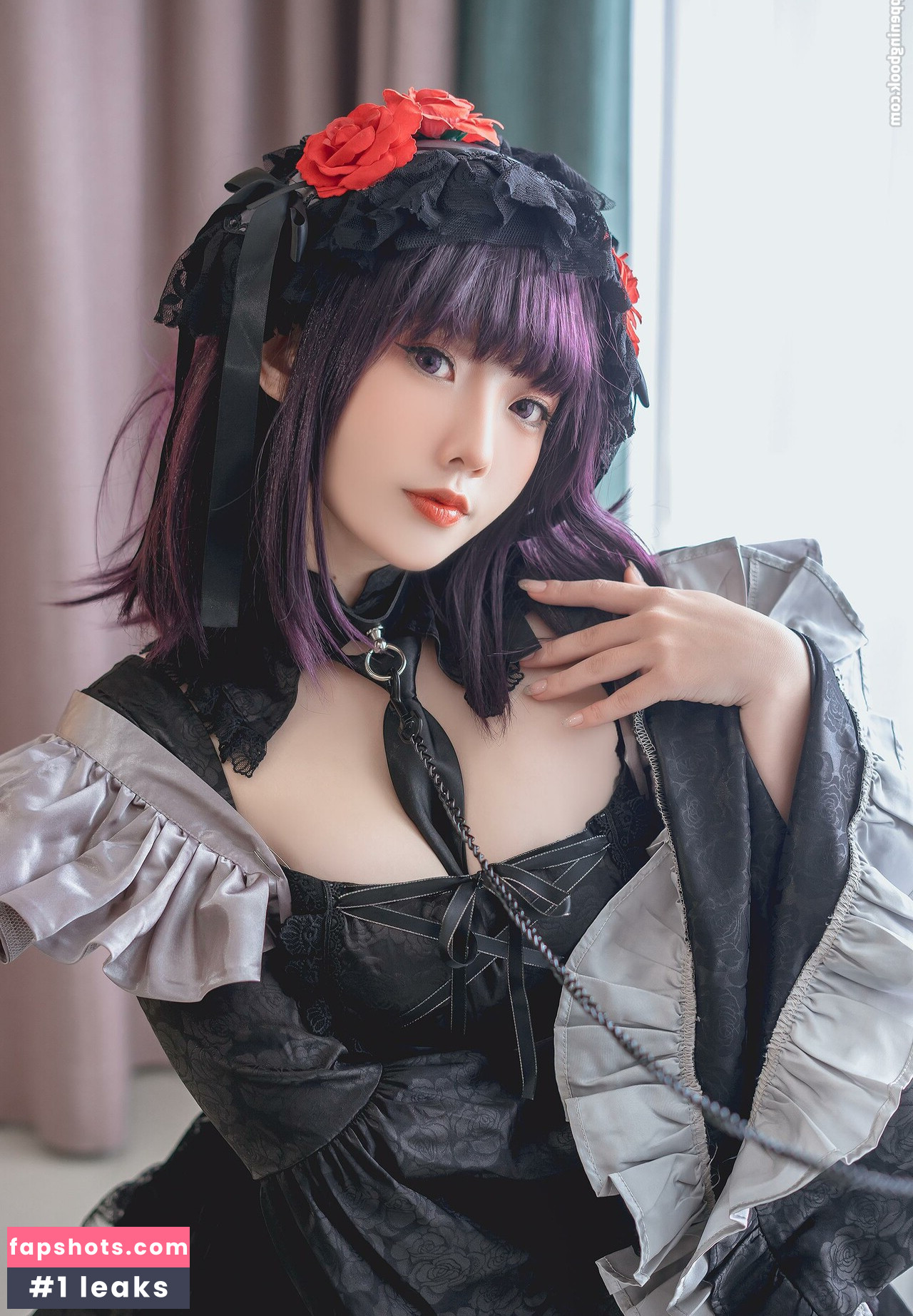 Messie Huang gallery photo #3