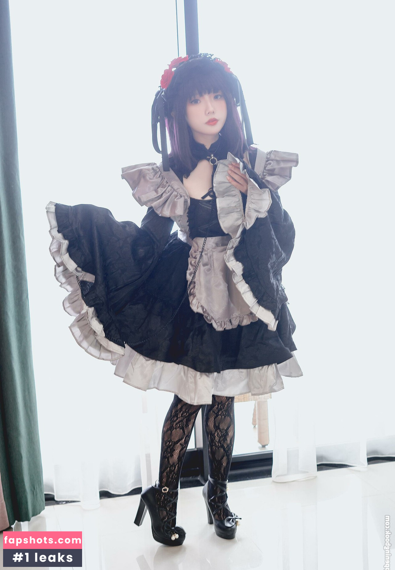 Messie Huang gallery photo #4