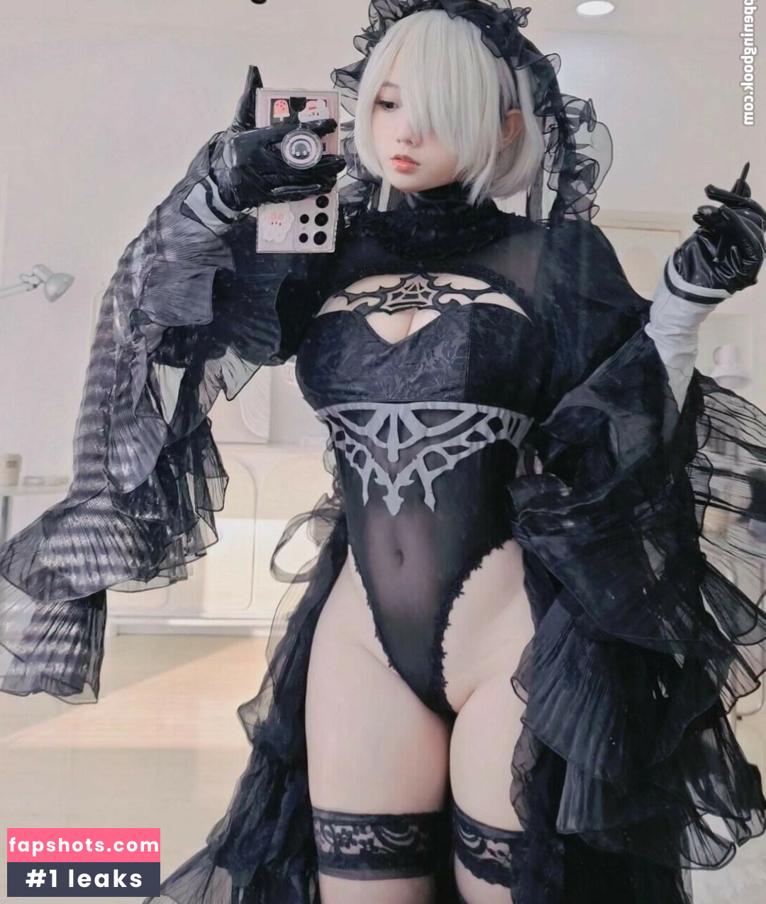 Messie Huang gallery photo #33