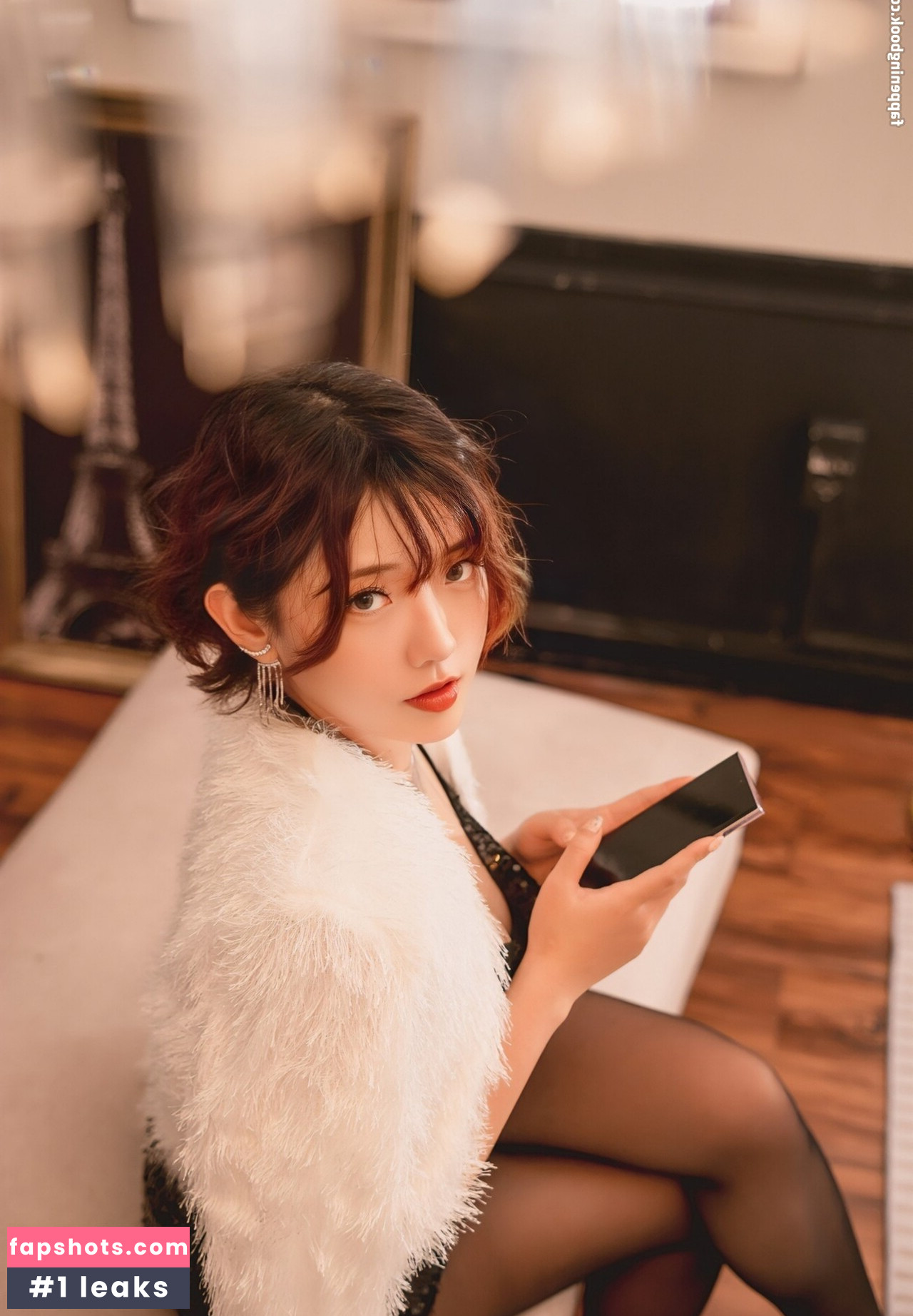 Messie Huang gallery photo #37