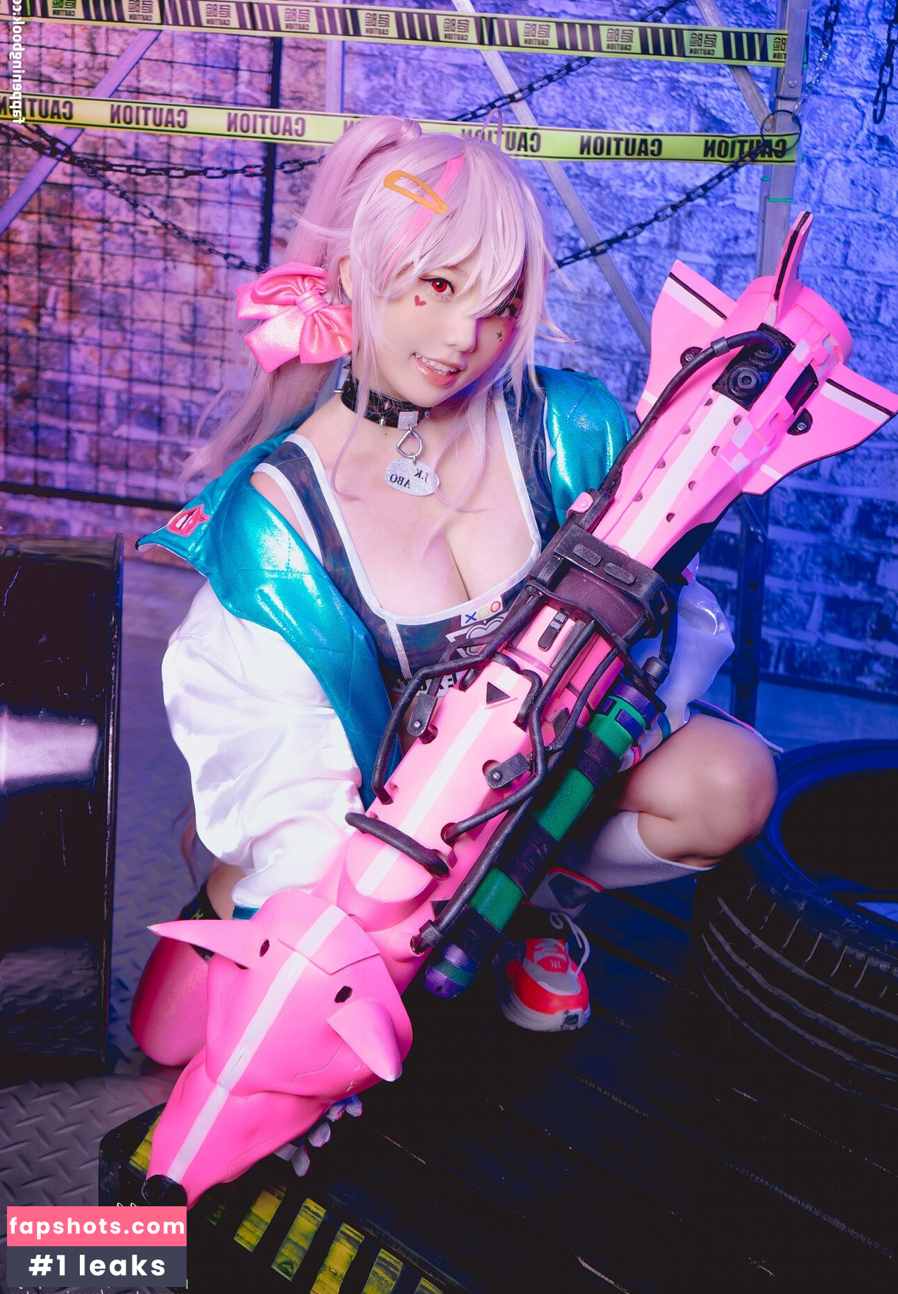 Messie Huang gallery photo #38