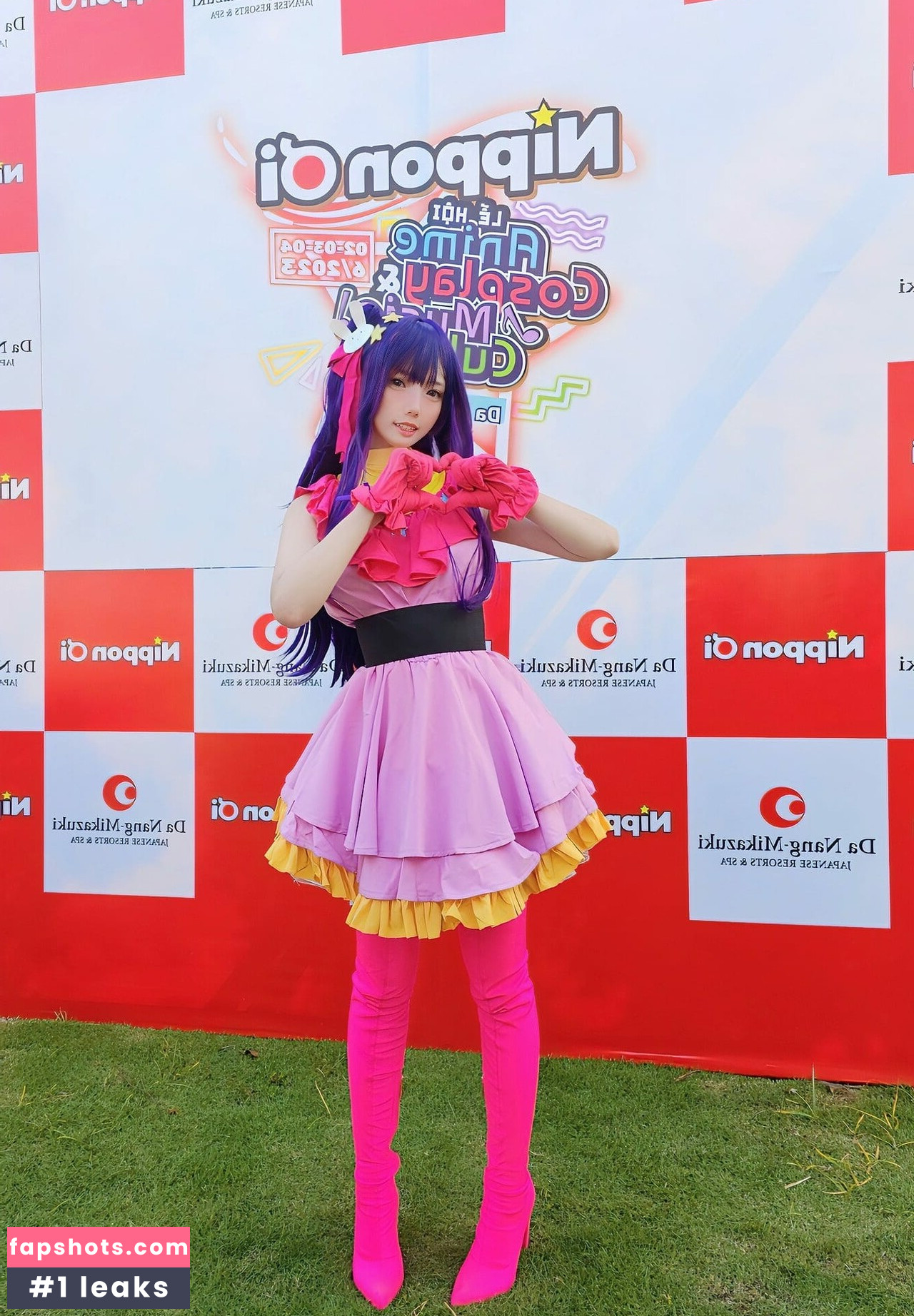 Messie Huang gallery photo #41