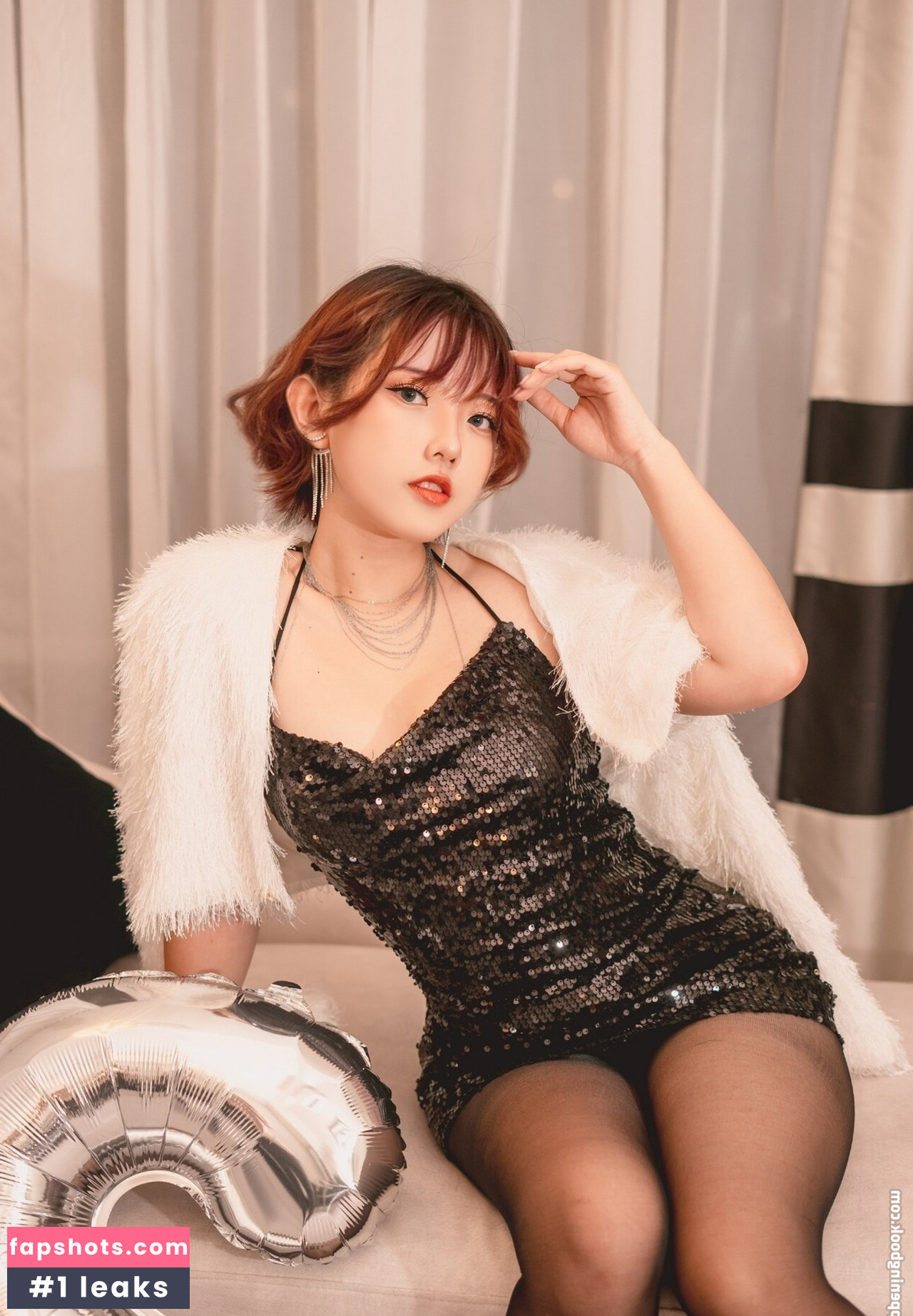 Messie Huang gallery photo #43