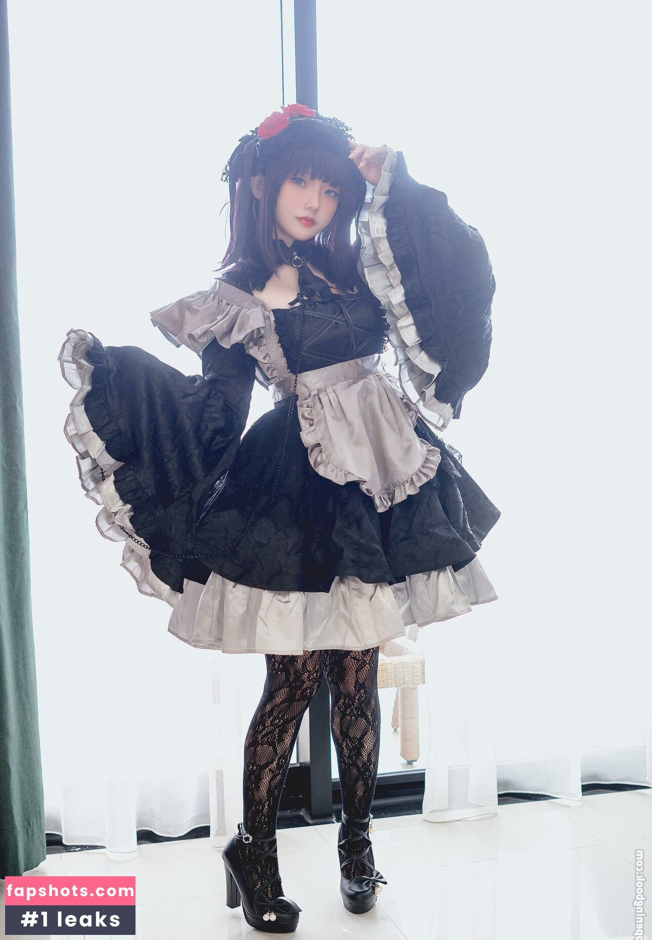 Messie Huang gallery photo #6